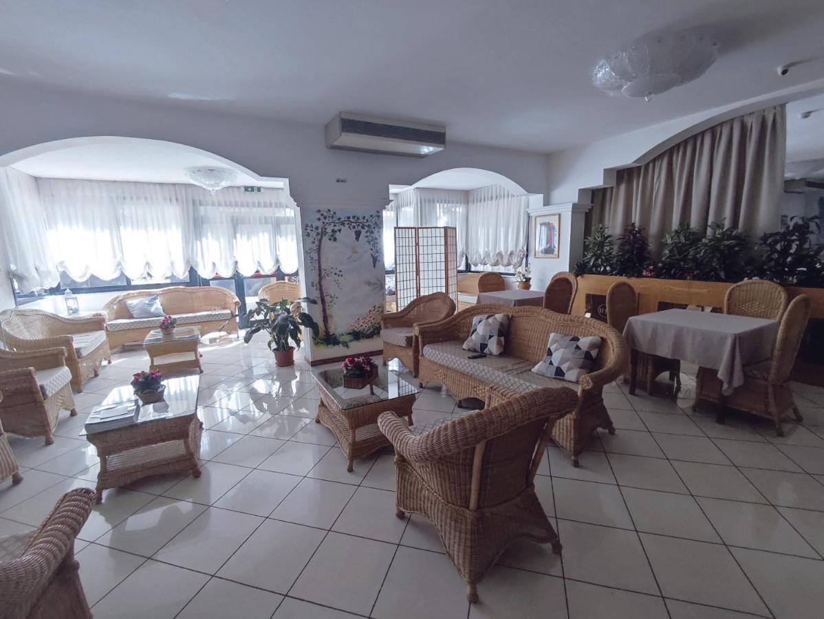Hotel Arlecchino Milano Marittima Ngoại thất bức ảnh