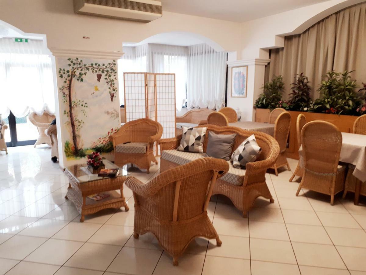 Hotel Arlecchino Milano Marittima Ngoại thất bức ảnh